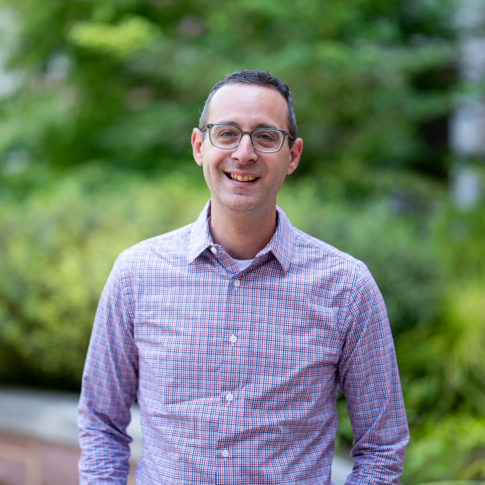 Headshot of Derek Isaacowitz